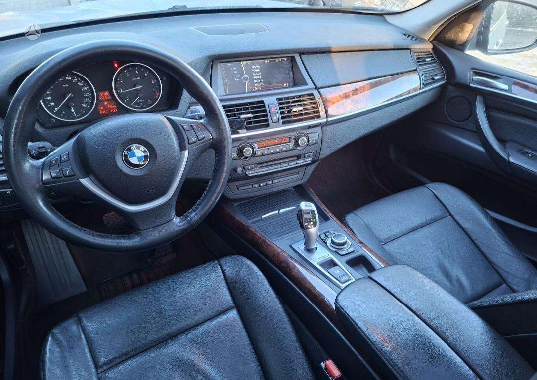 BMW X5 2011 — photo 21