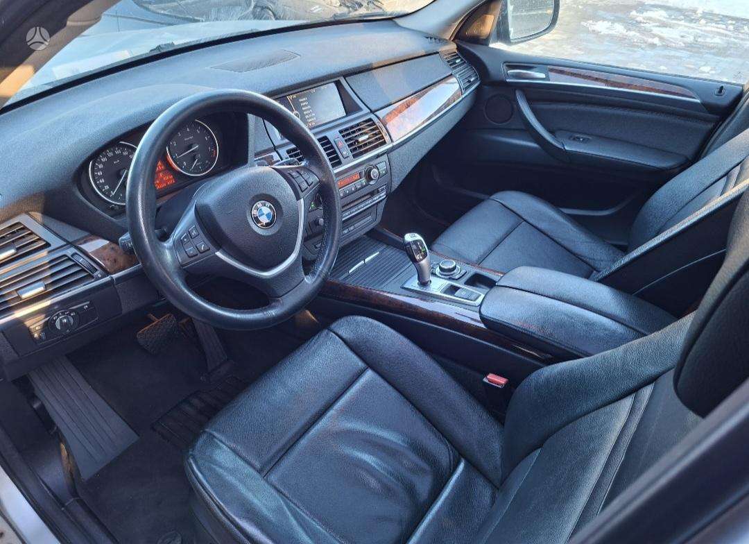 BMW X5 2011 — photo 23