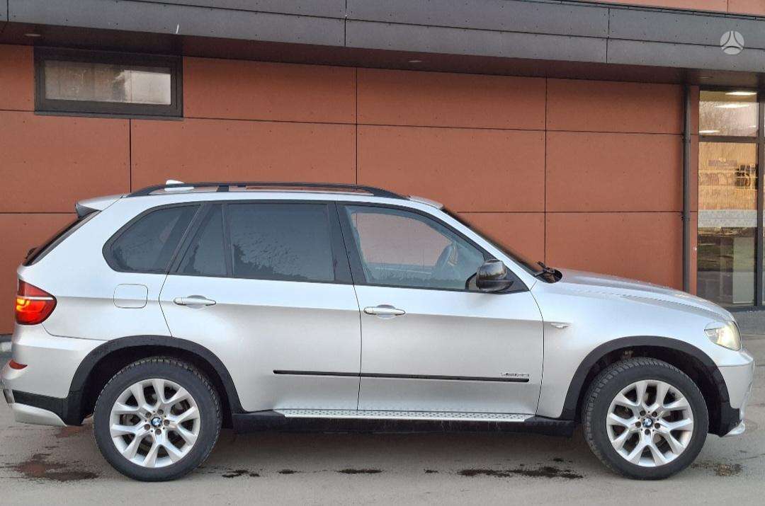 BMW X5 2011 — photo 7