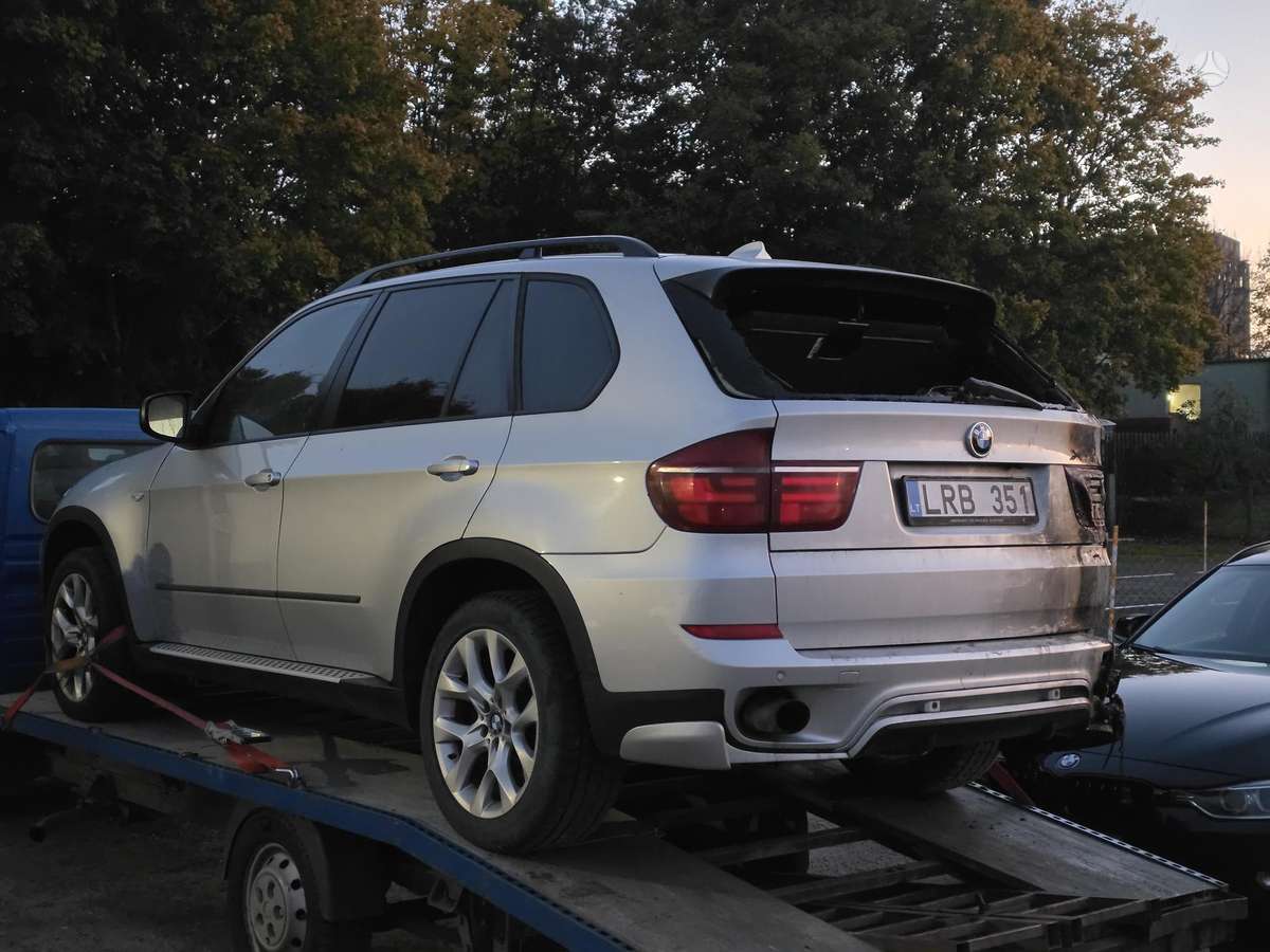 BMW X5 2011 — photo 9