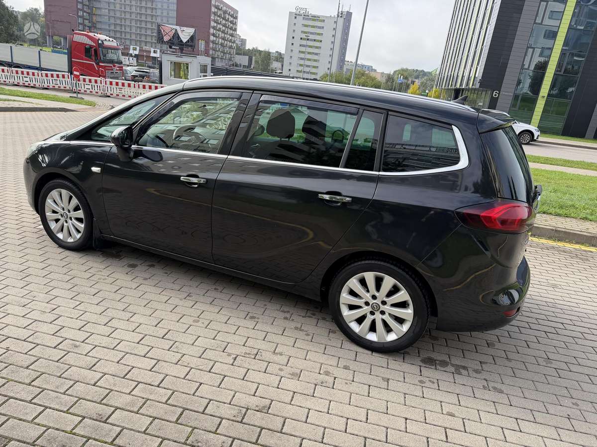 Opel Zafira 2012 — photo 10
