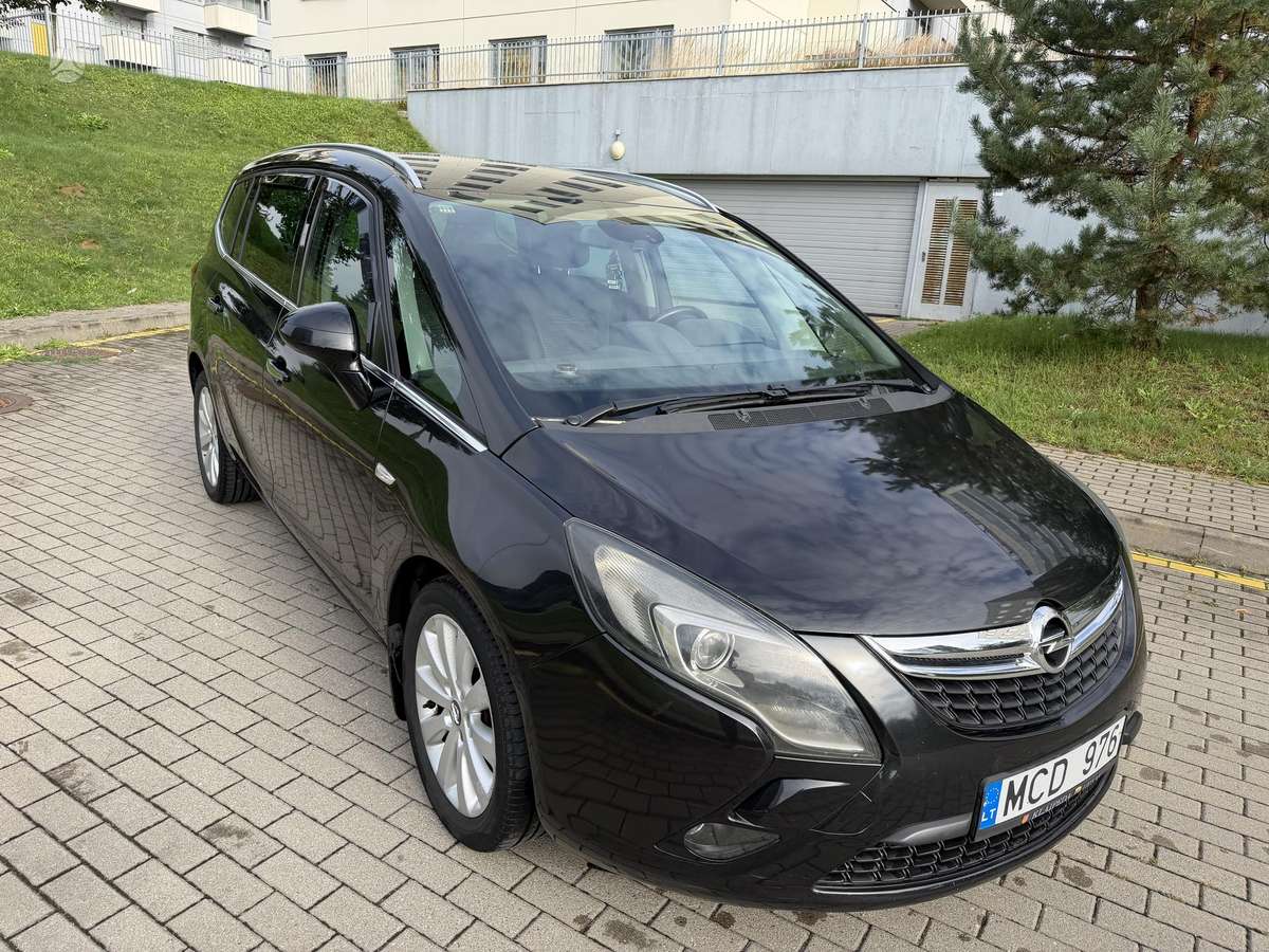 Opel Zafira 2012 — photo 12