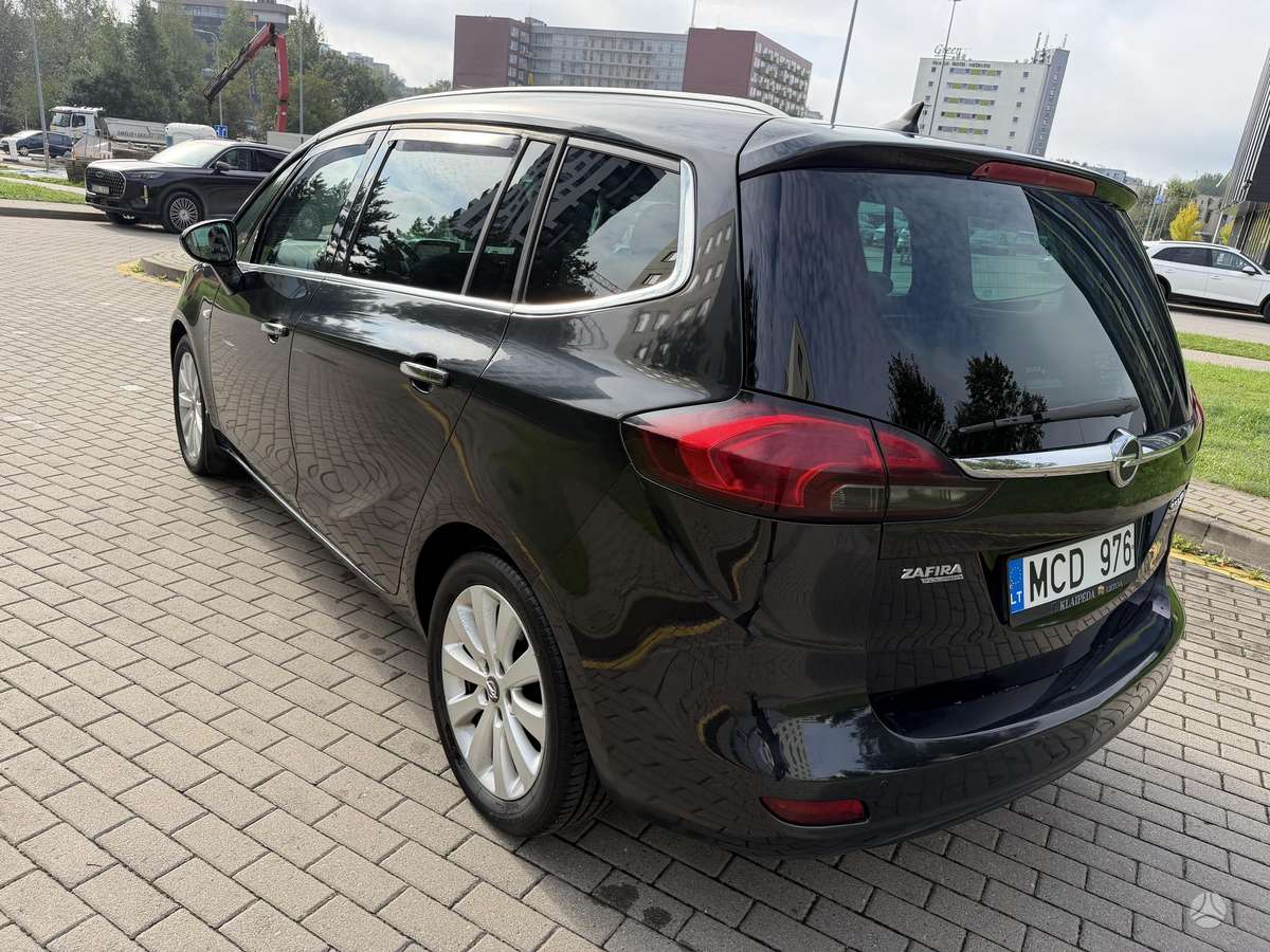 Opel Zafira 2012 — photo 16