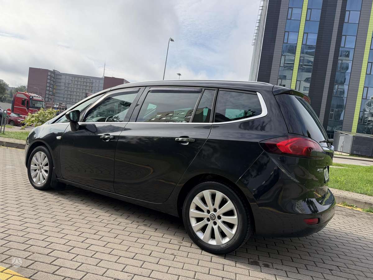 Opel Zafira 2012 — photo 17