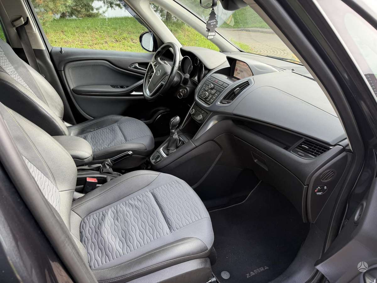 Opel Zafira 2012 — photo 19