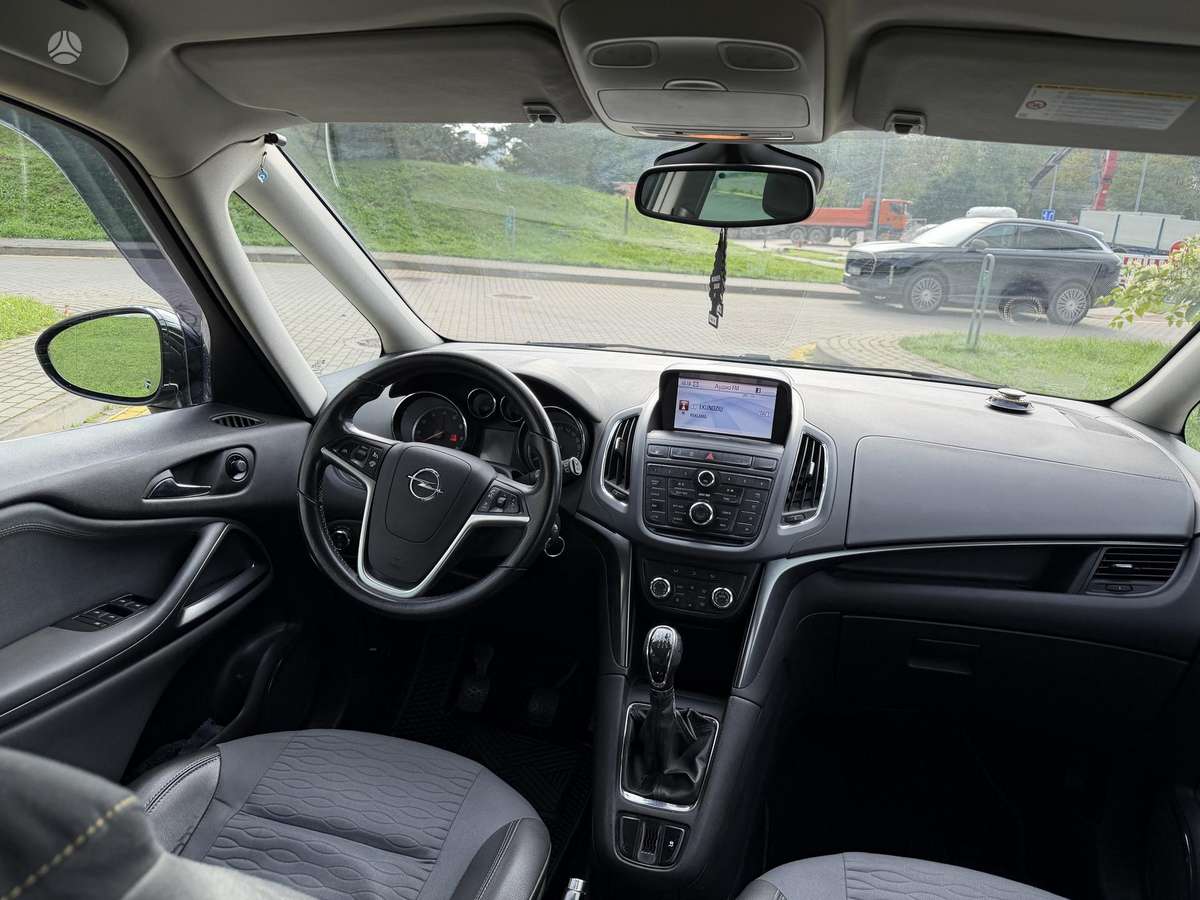 Opel Zafira 2012 — photo 20