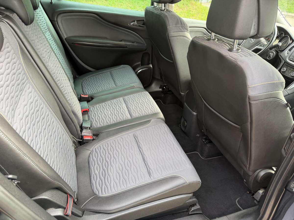 Opel Zafira 2012 — photo 21