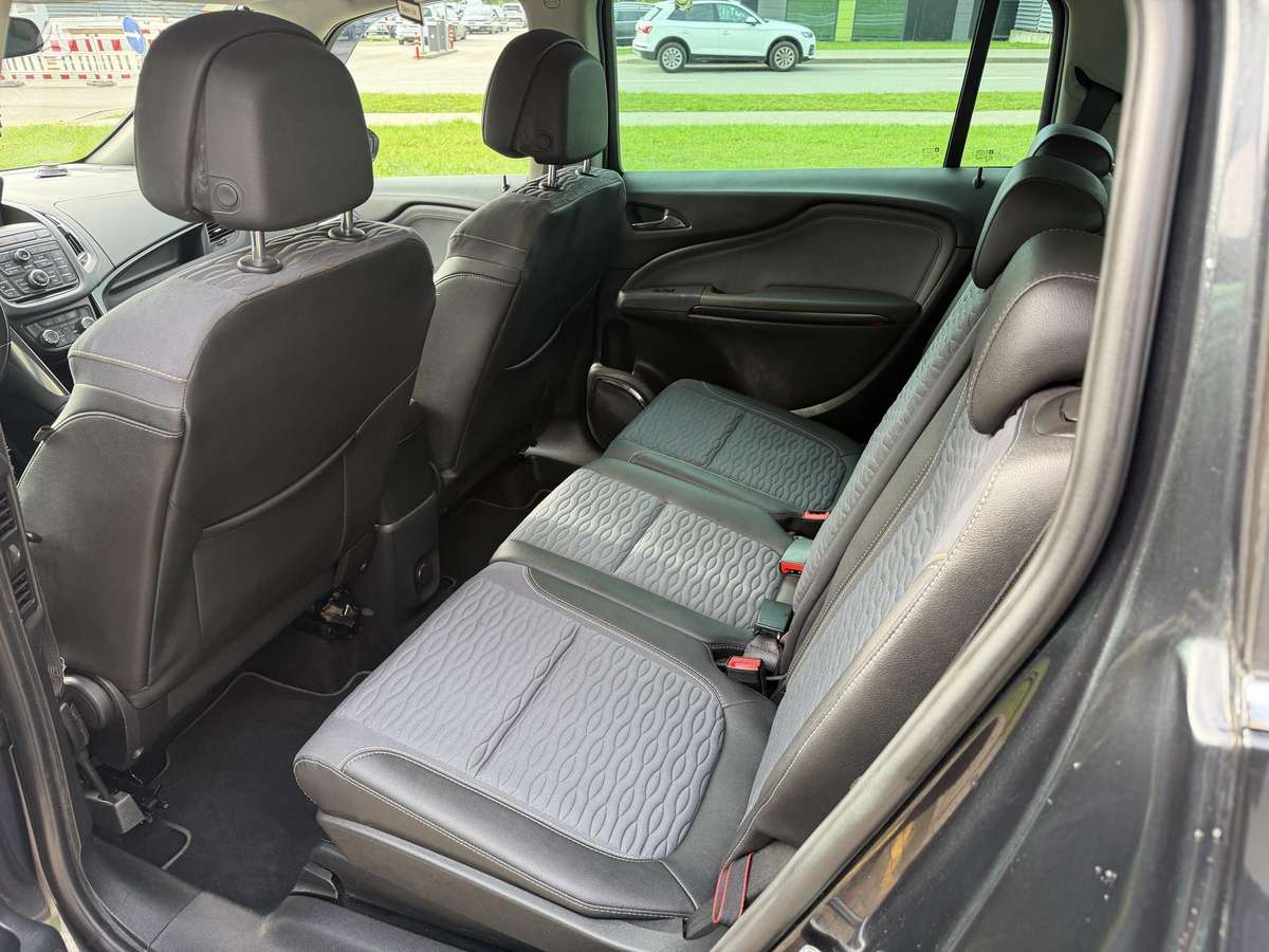 Opel Zafira 2012 — photo 22