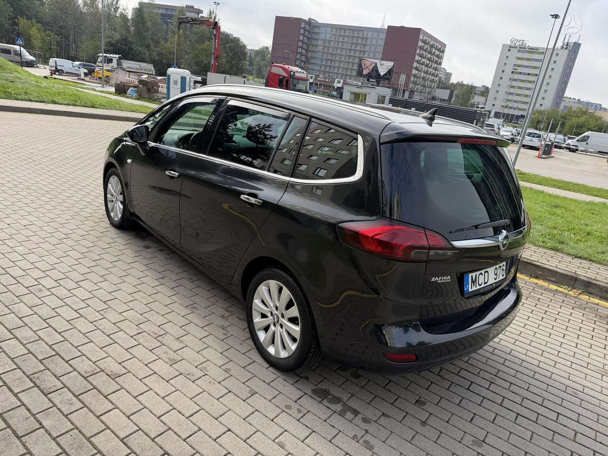 Opel Zafira 2012 — photo 9