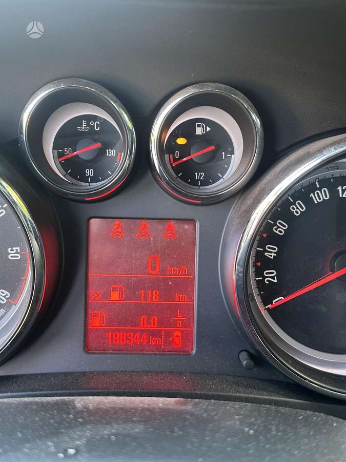 Opel Zafira 2015 — photo 10