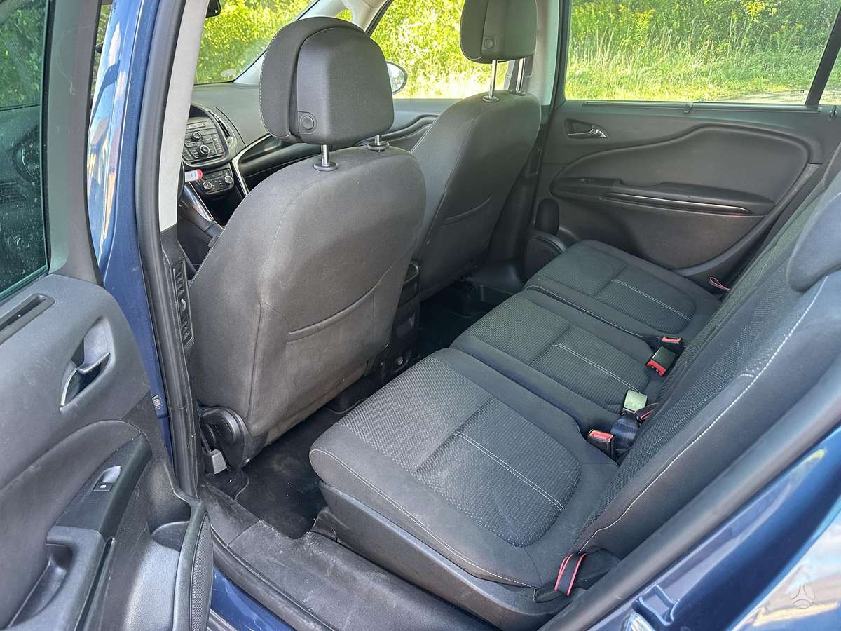 Opel Zafira 2015 — photo 14