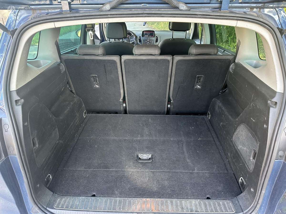 Opel Zafira 2015 — photo 15
