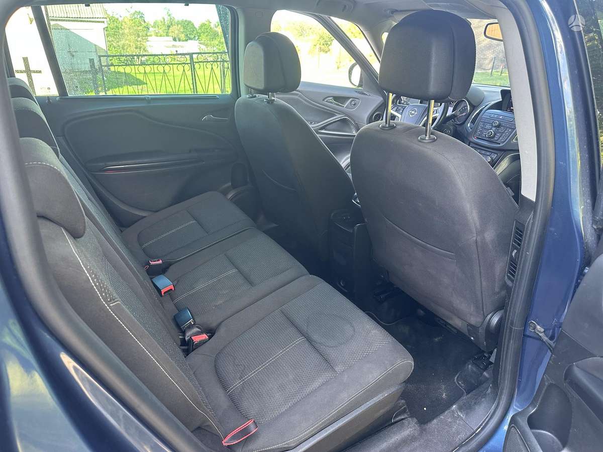 Opel Zafira 2015 — photo 16