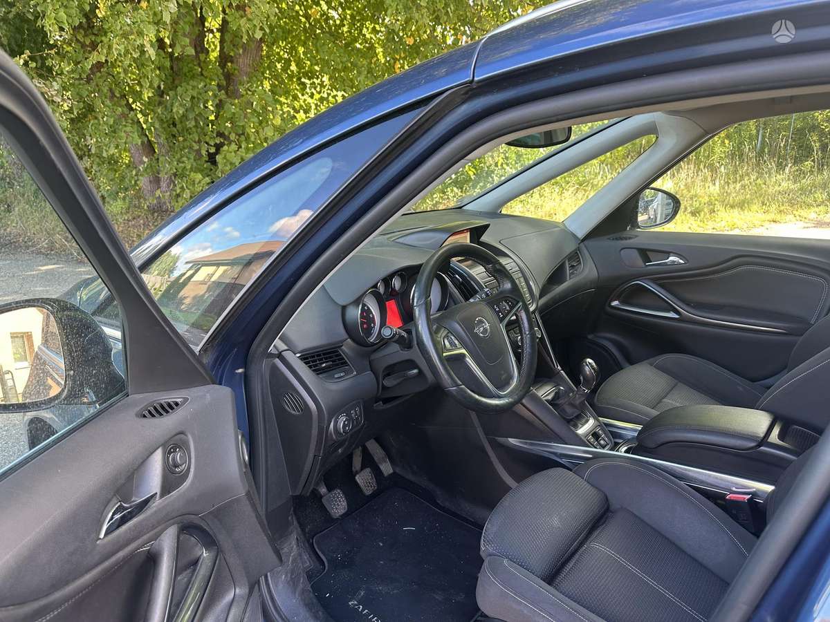 Opel Zafira 2015 — photo 7