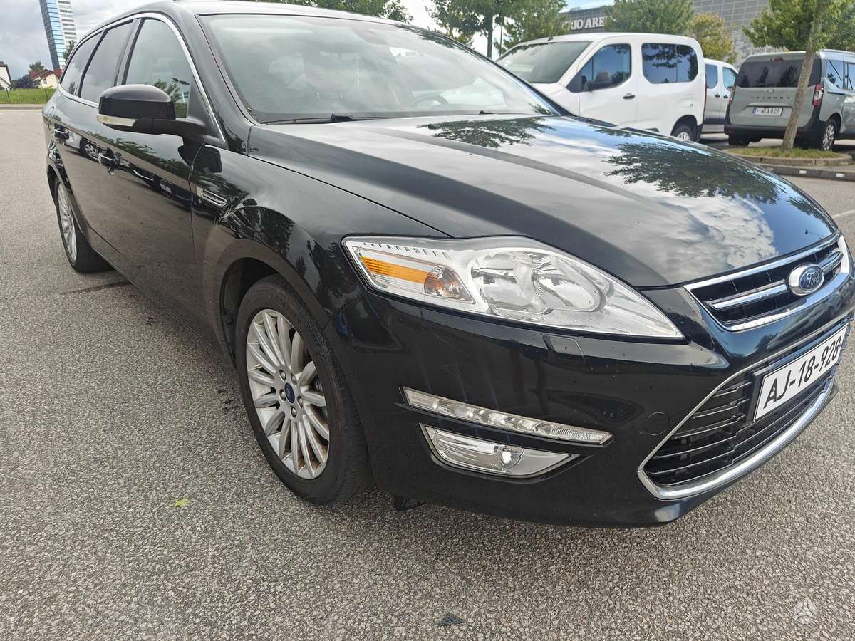 Ford Mondeo 2012 — rear view
