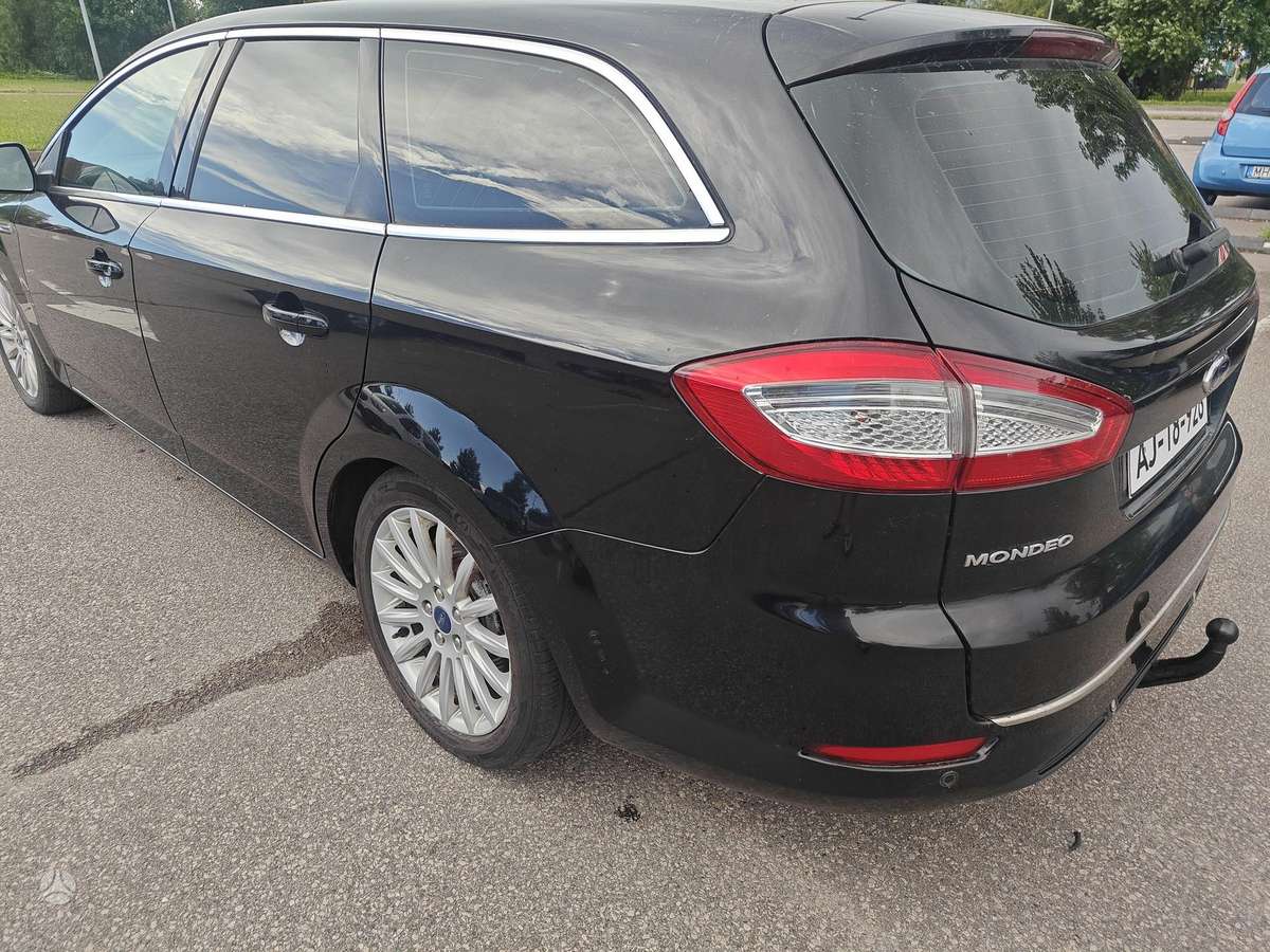 Ford Mondeo 2012 — interior