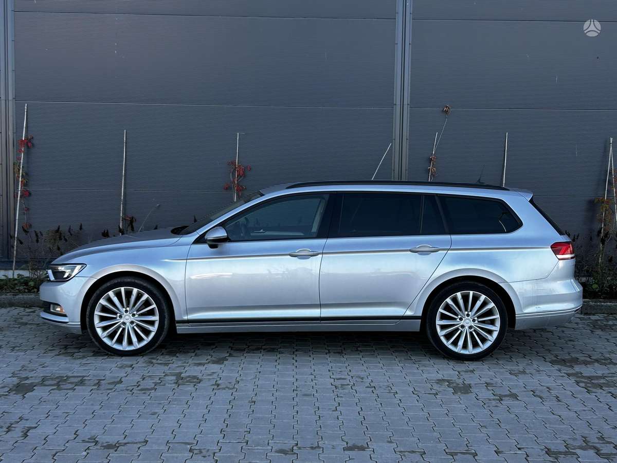Volkswagen Passat 2015 — rear view