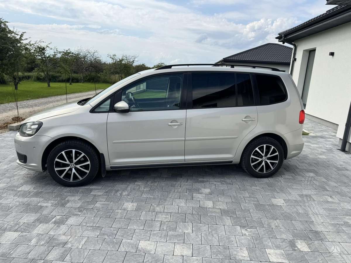 Volkswagen Touran 2014 — салон