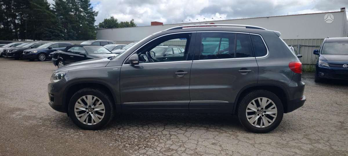 Volkswagen Tiguan 2013 — rear view