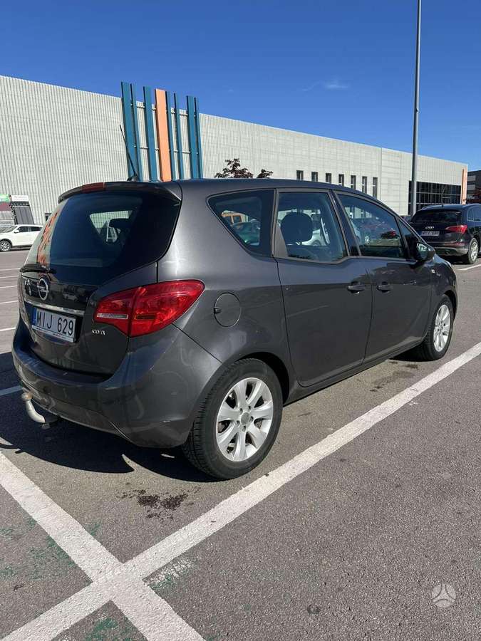 Opel Meriva 2010 — engine 1686 cm³, 110 HP (81kW)
