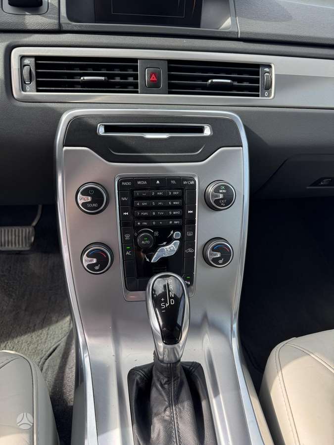 Volvo V70 2013 — photo 6