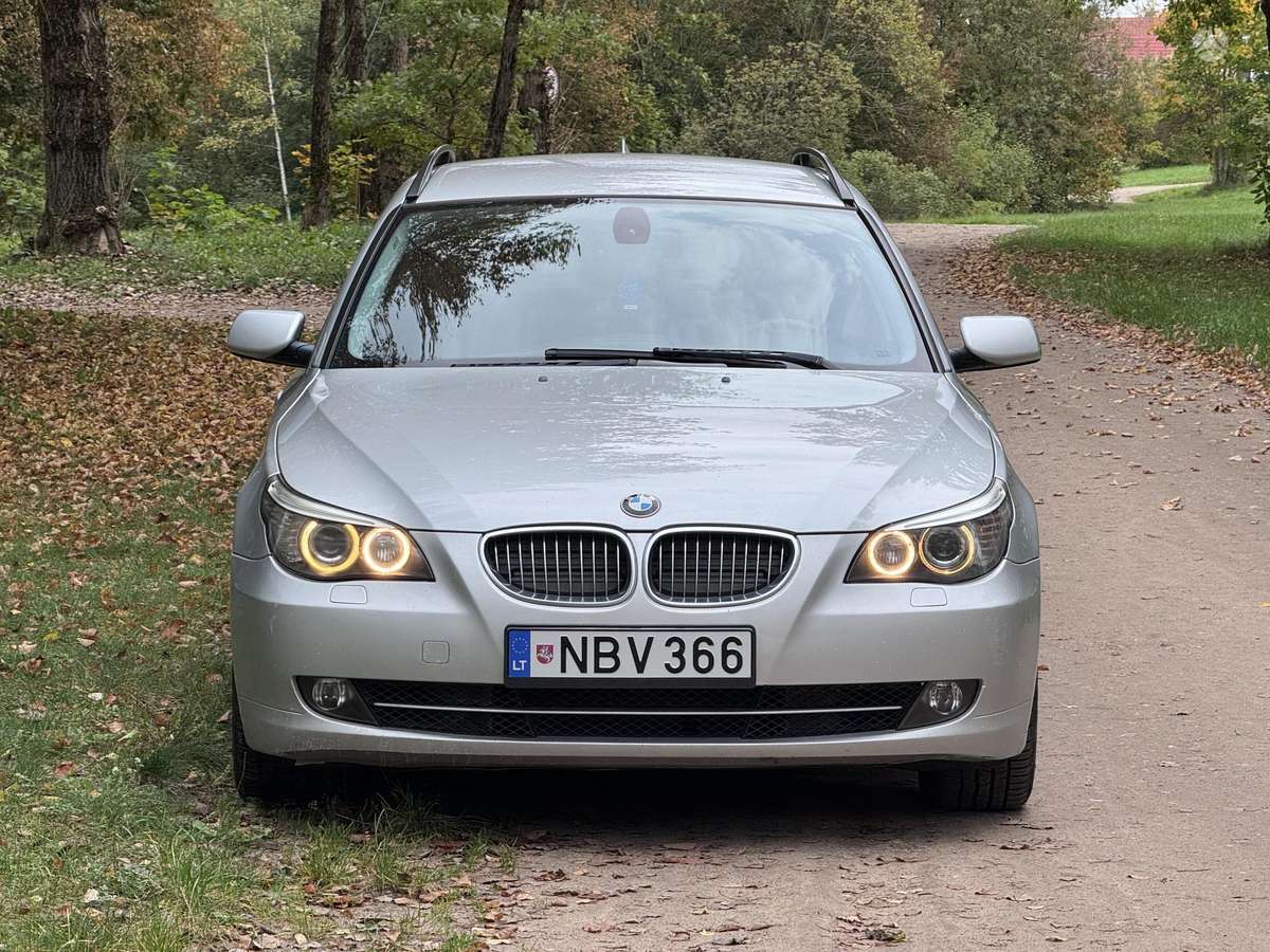 BMW 525 2008 — interior