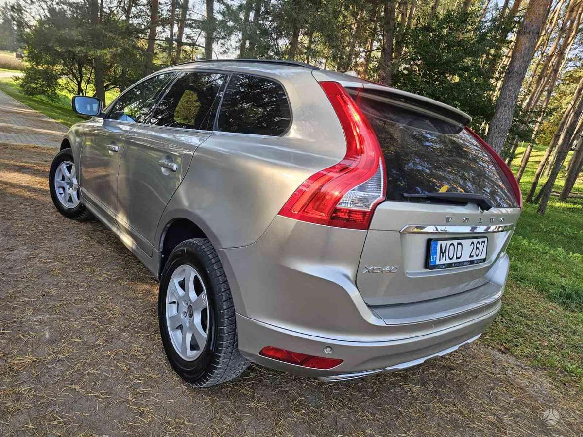 Volvo XC60 2014 — салон