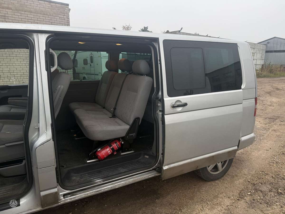 Volkswagen Transporter 2005 — rear view