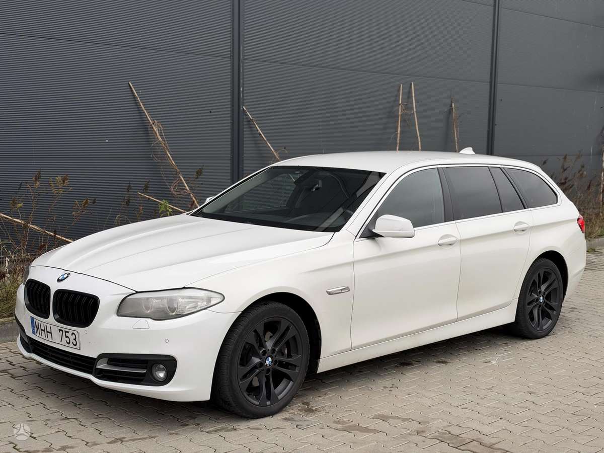 BMW 520 2011 — rear view
