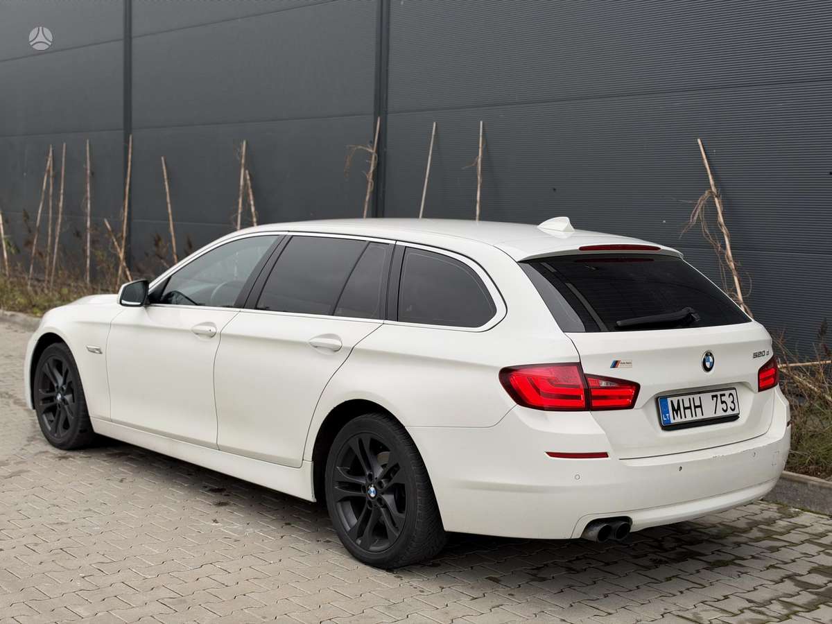 BMW 520 2011 — interior