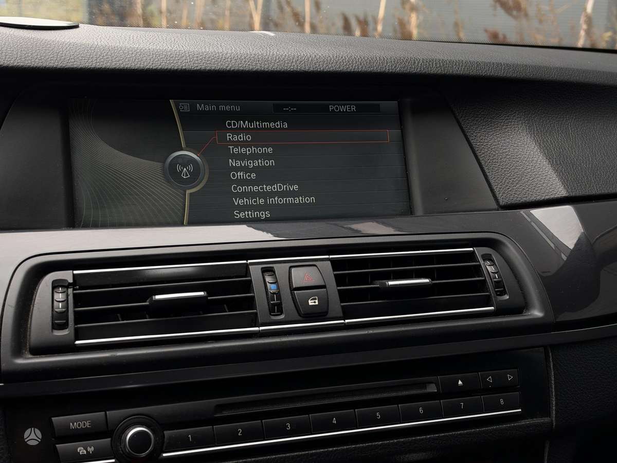 BMW 520 2011 — photo 6