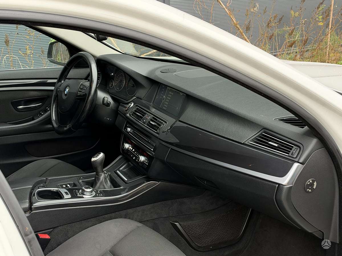 BMW 520 2011 — photo 7