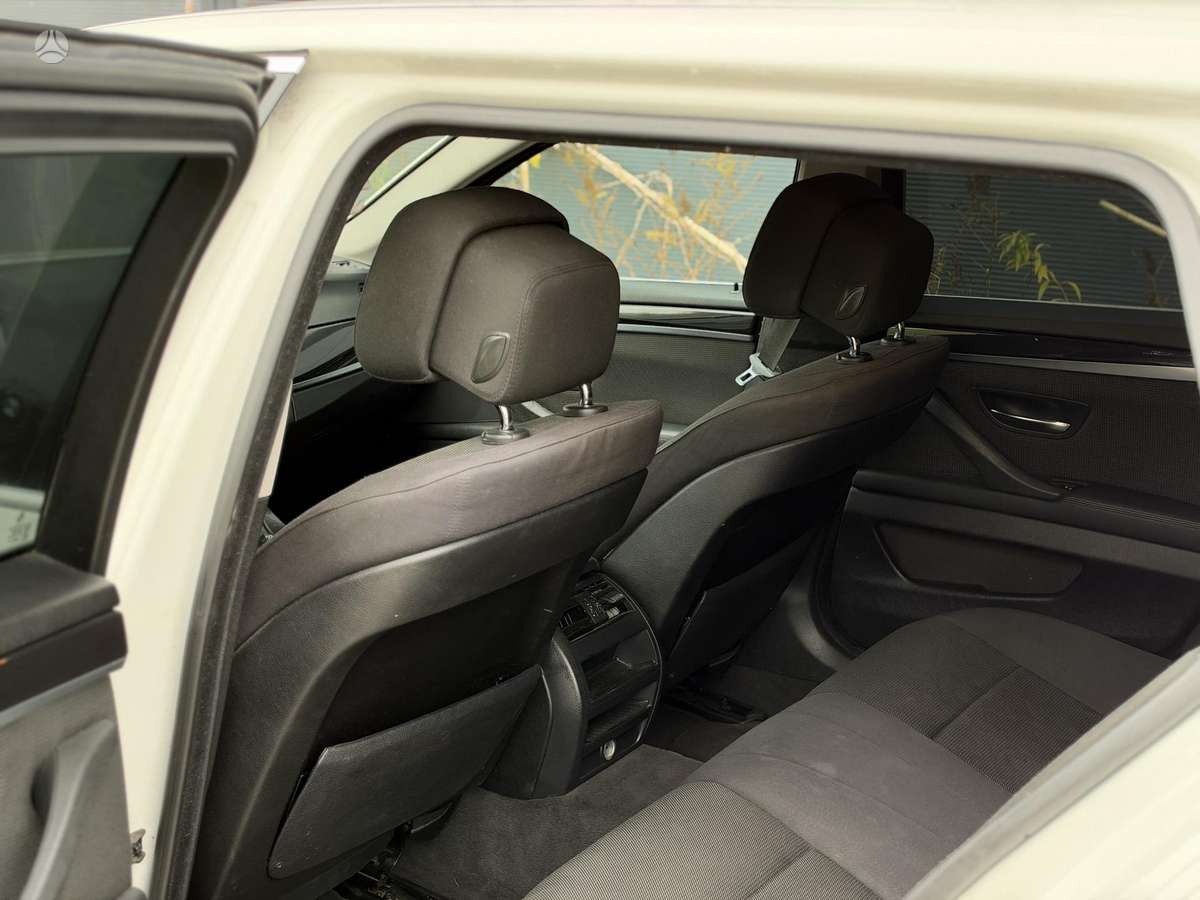 BMW 520 2011 — photo 8