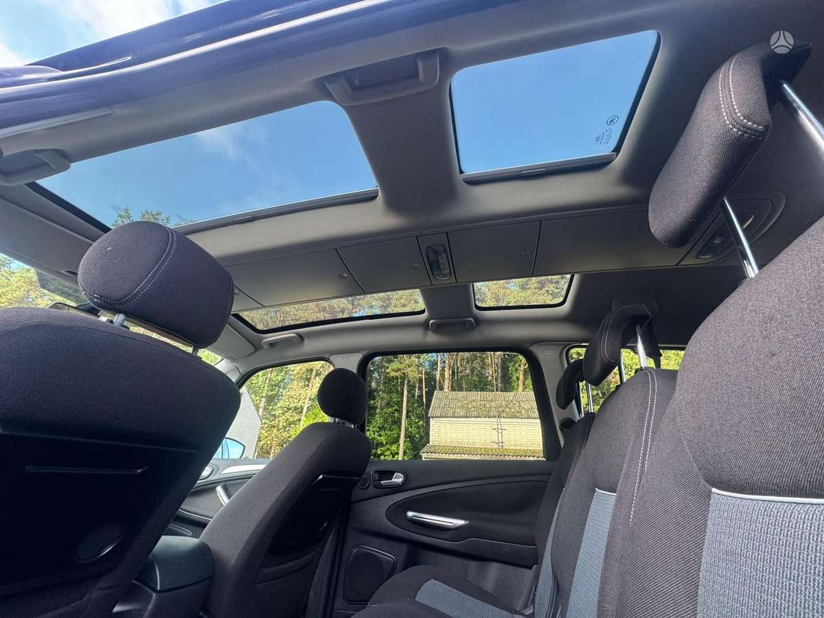 Ford Galaxy 2011 — photo 10