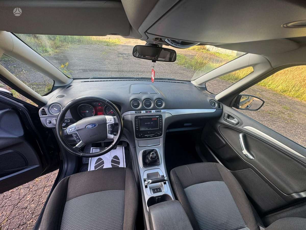 Ford Galaxy 2011 — photo 12