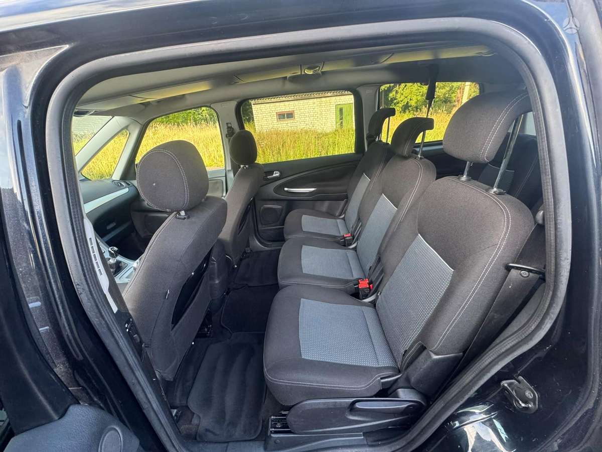 Ford Galaxy 2011 — photo 13
