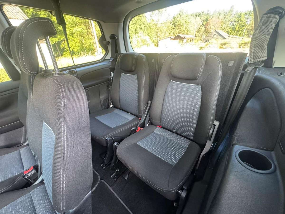 Ford Galaxy 2011 — photo 15