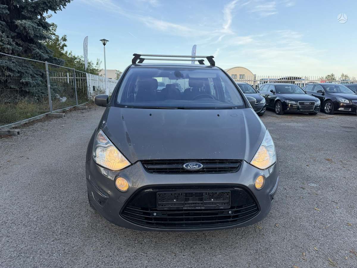 Ford S-MAX 2012 — вигляд ззаду