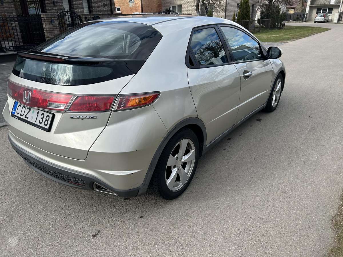Honda Civic 2006 — engine 1799 cm³, 140 HP (103kW)