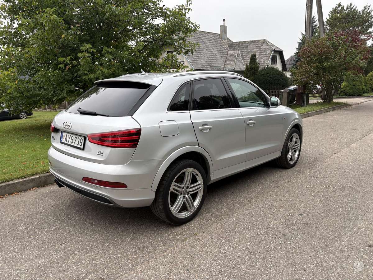 Audi Q3 2013 — rear view