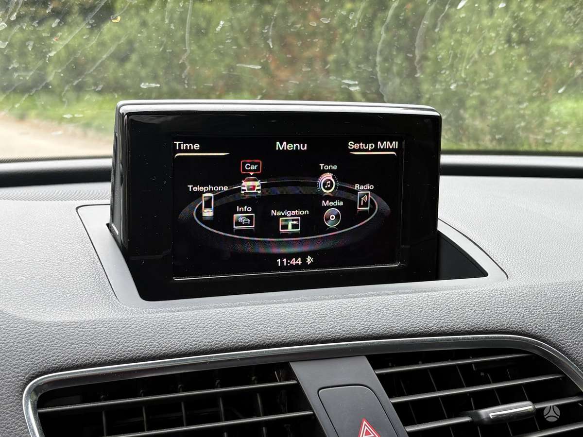 Audi Q3 2013 — photo 21