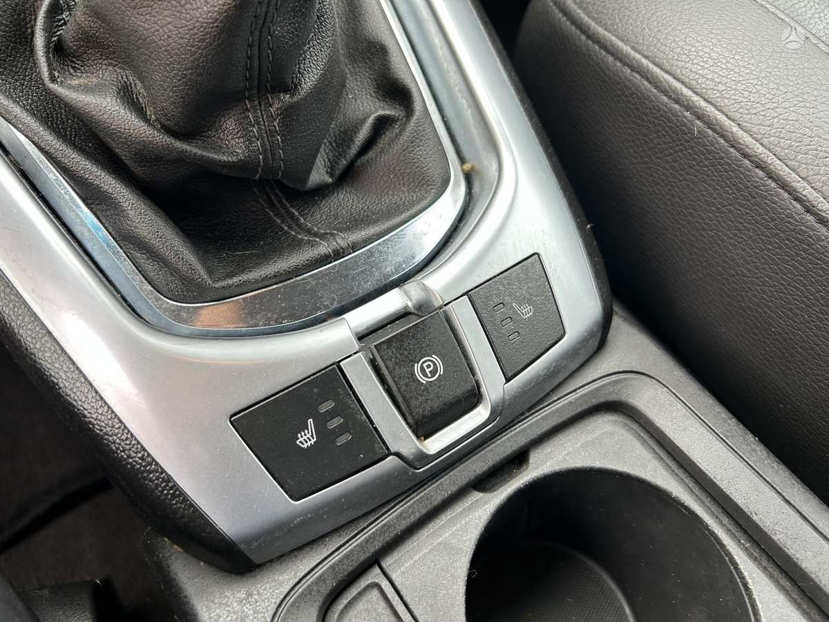 Opel Antara 2013 — photo 21
