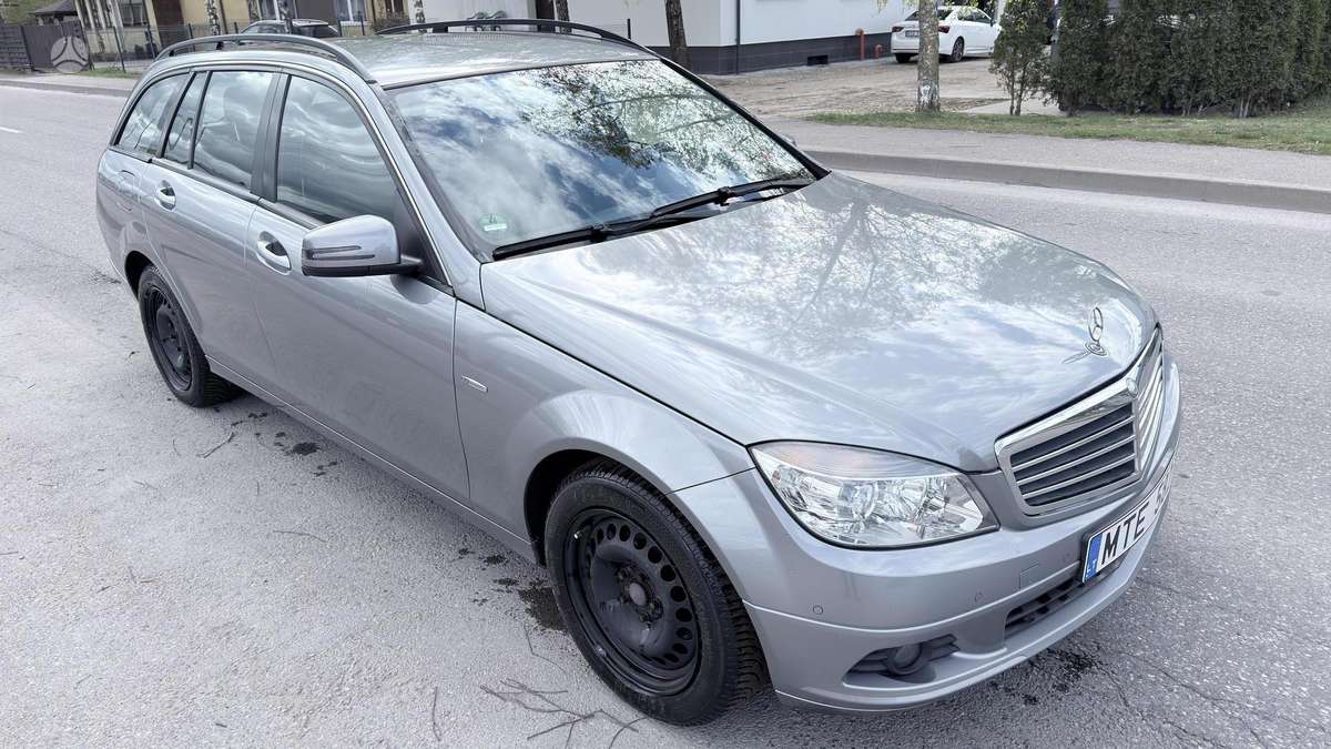 Mercedes-Benz C180 2009 — вигляд ззаду