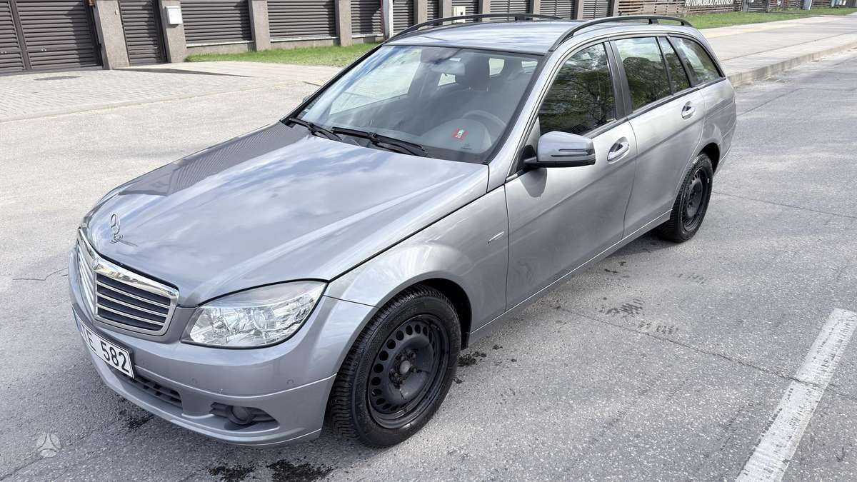 Mercedes-Benz C180 2009 — салон