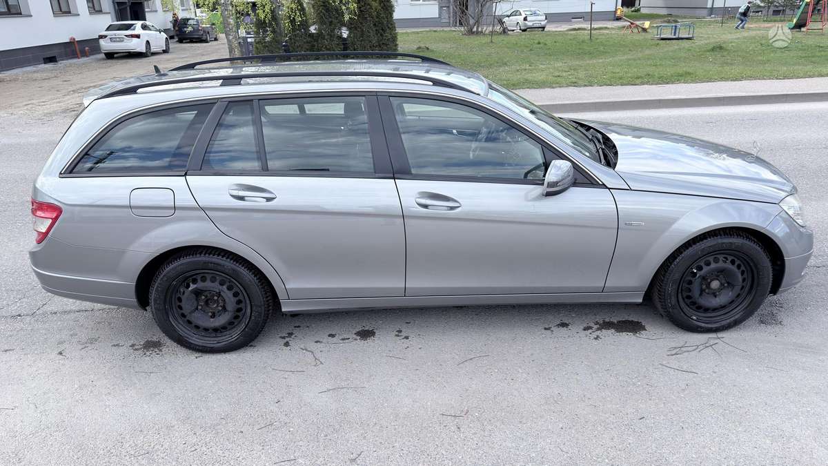 Mercedes-Benz C180 2009 — двигун 1597 cm³, 156 HP (115kW)