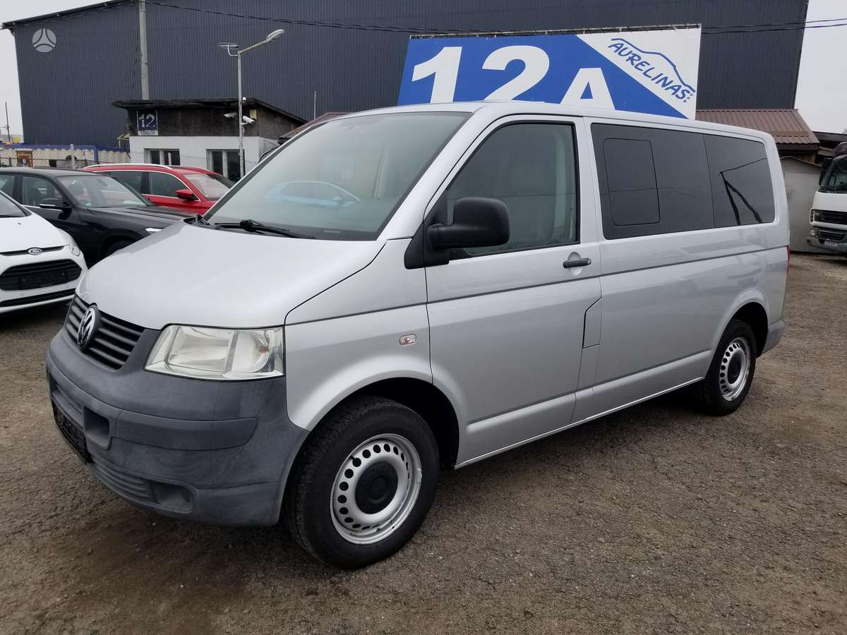 Volkswagen Caravelle 2008 — rear view