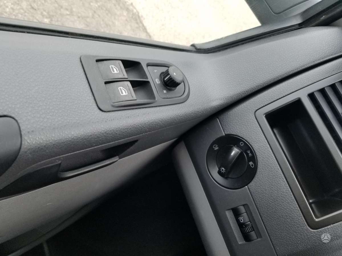 Volkswagen Caravelle 2008 — photo 20