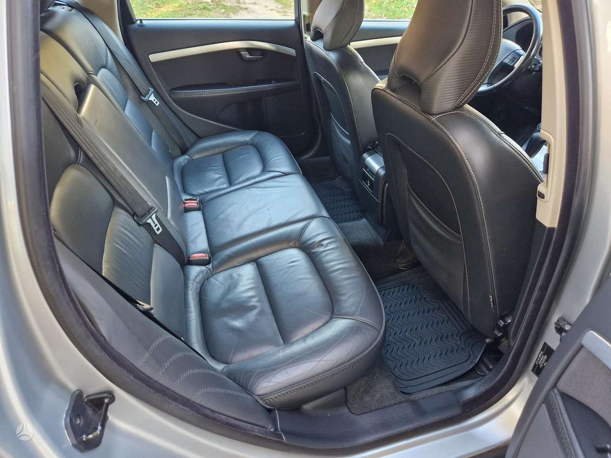Volvo XC70 2009 — photo 16