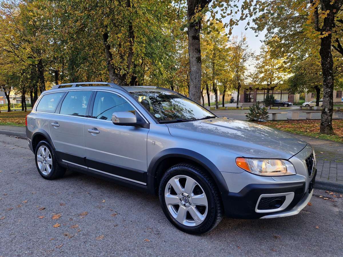 Volvo XC70 2009 — rear view