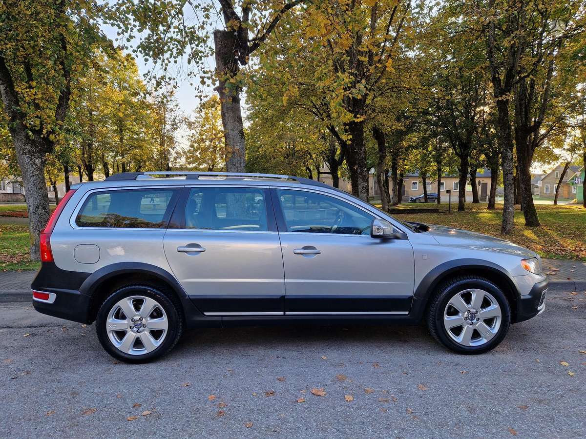 Volvo XC70 2009 — interior